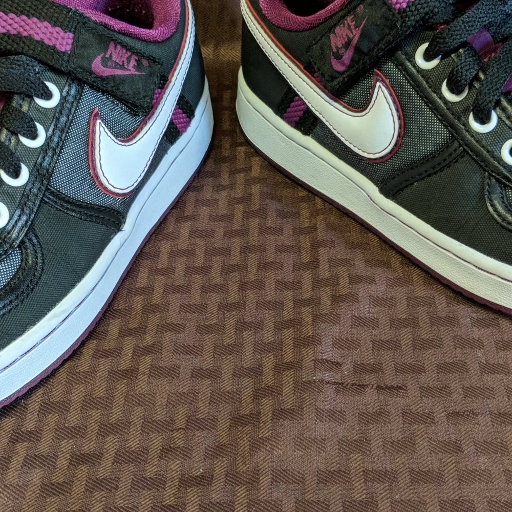 Nike - Picture 9 of 10